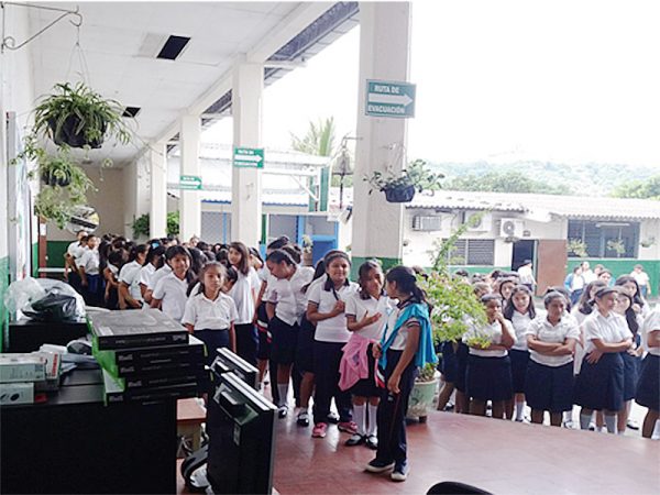 Entregan donativo a Centro Escolar Margarita Durán