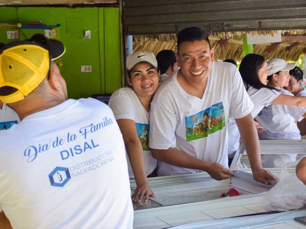 DISAL festeja en agradecimiento a familias de sus colaboradores