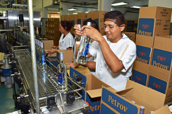 Ofrecemos trabajo decente